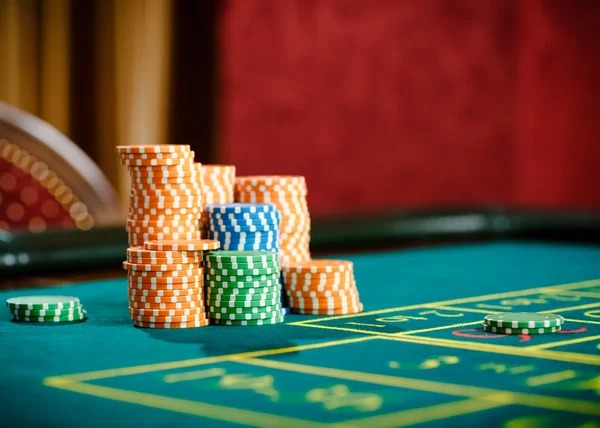 heylink olxtoto mobile app interface showing sportsbook markets and live-dealer options